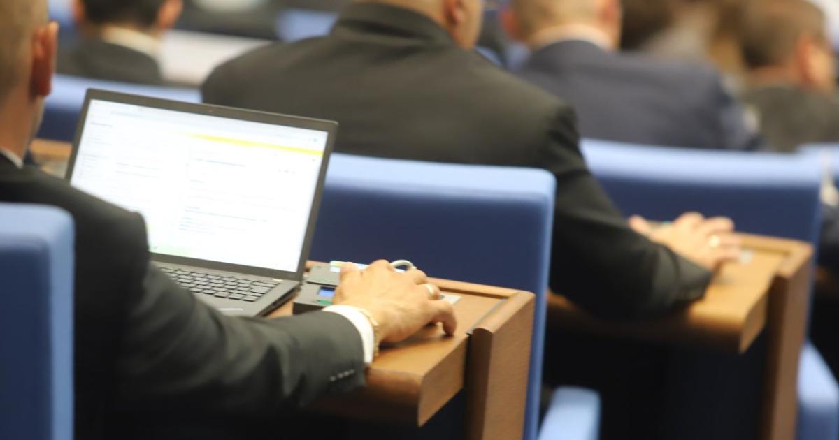 Бургаската рафинерия ще може да работи с руски петрол до