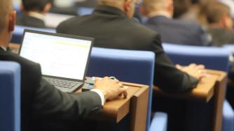 Окончателно „Лукойл“ ще работи с руски петрол още година