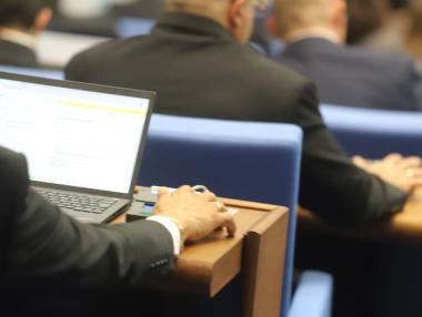 Окончателно „Лукойл“ ще работи с руски петрол още година