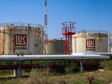 Вечерни новини: „Лукойл“ остава с руски нефт още година; Нова база за 50 млн. лв. край Стара Загора