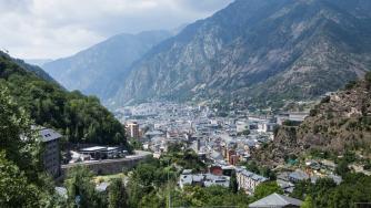 Инфлуенсъри предизвикаха жилищна криза в една от най-малките страни в Европа