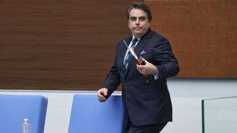 Асен Василев иска ПОС терминал във всяко заведение, за да запази ДДС-то