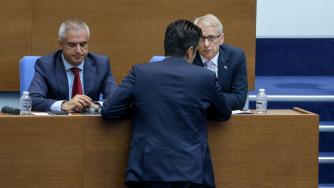 „Трудно, но възможно“: ГЕРБ, ПП и ДПС си гласуваха въглищното споразумение