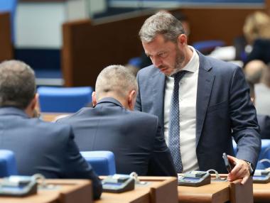 Вечерни новини: Регулираните цени на тока отпадат формално; Професия „брокер“ става задължителна