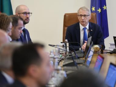 Кабинетът одобри рязък скок на минималната заплата до 933 лв. (инфографика)