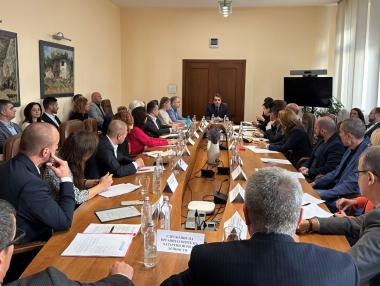 Асен Василев се заема с ограничаване на хазартната реклама