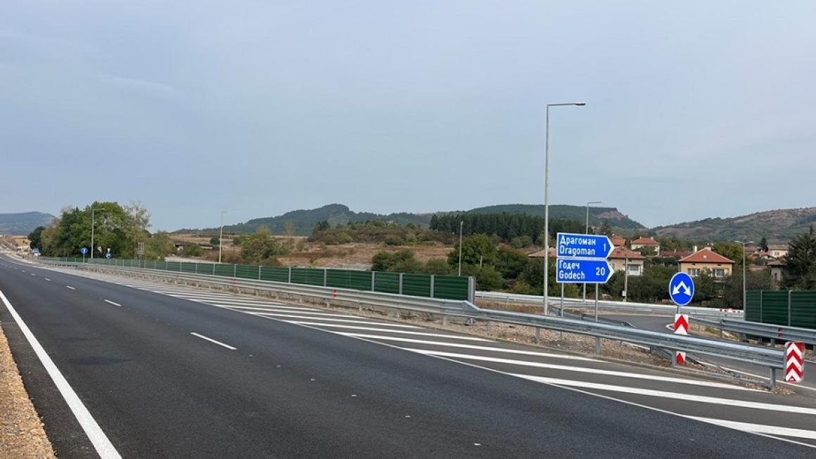 Галерия :: Снимка 1 :: Цеков и Гвоздейков се похвалиха със завършен лот от магистрала „Европа“}