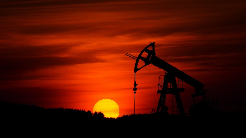 Петролът скочи рязко след затягането на американските санкции