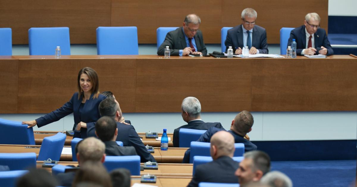 Депутатите от управляващата коалиция – ПП-ДБ, ГЕРБ – и подкрепящите