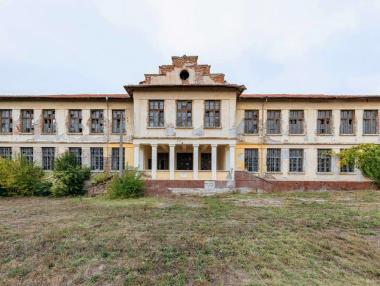 „От мрак към светлина”: Архитекти искат да върнат към живот изоставени български училища