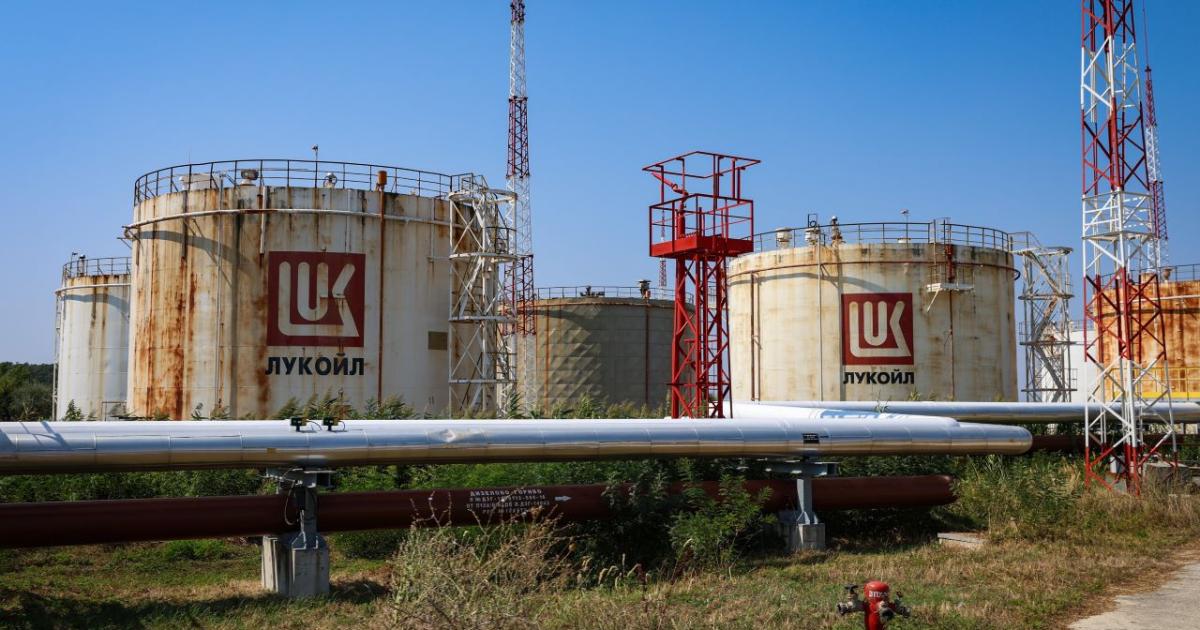 Руският петролен гигант Лукойл“ е започнал процеса по продажбата на