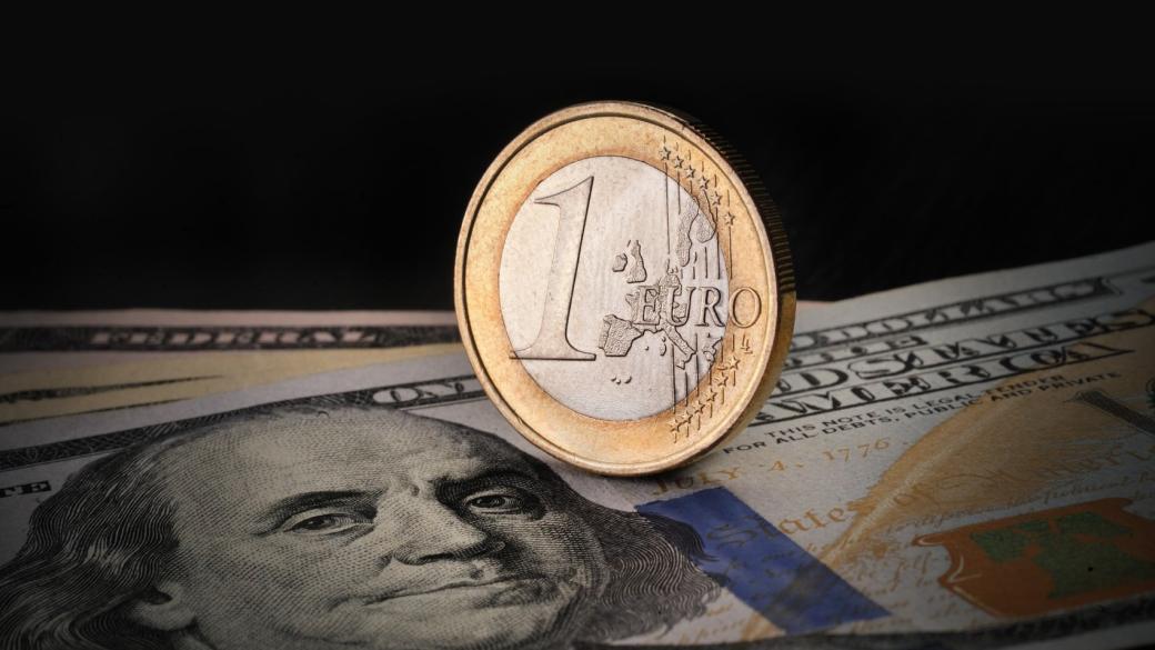 Еврото върви към нов паритет с долара