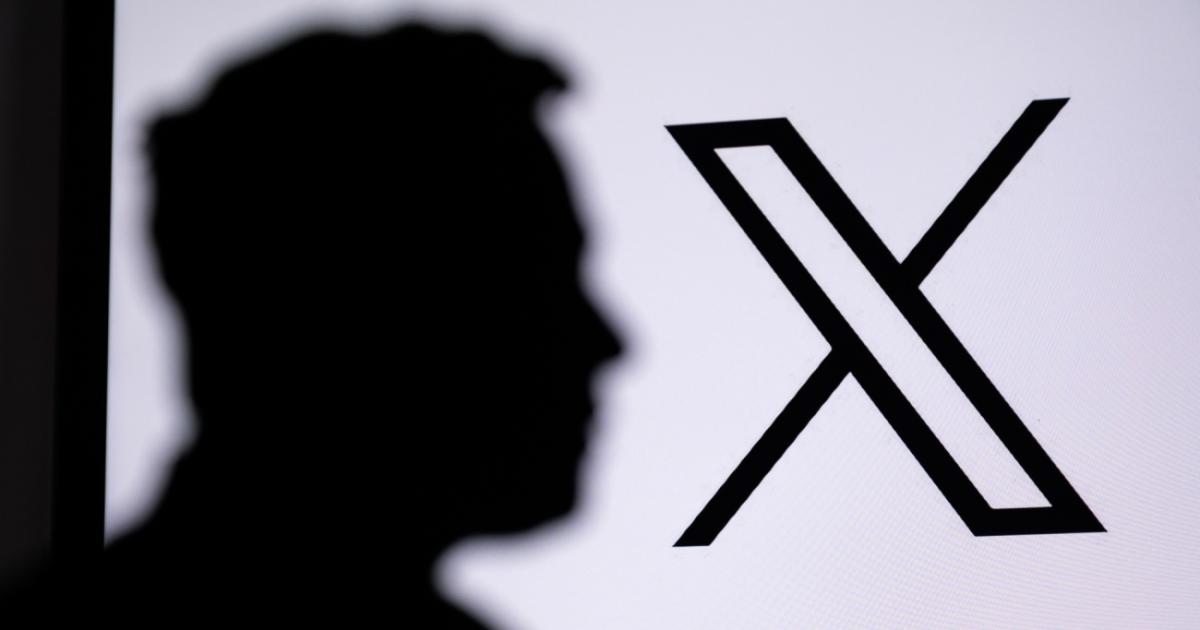 Илон Мъск, собственик на платформата за социални медии X, обмисля