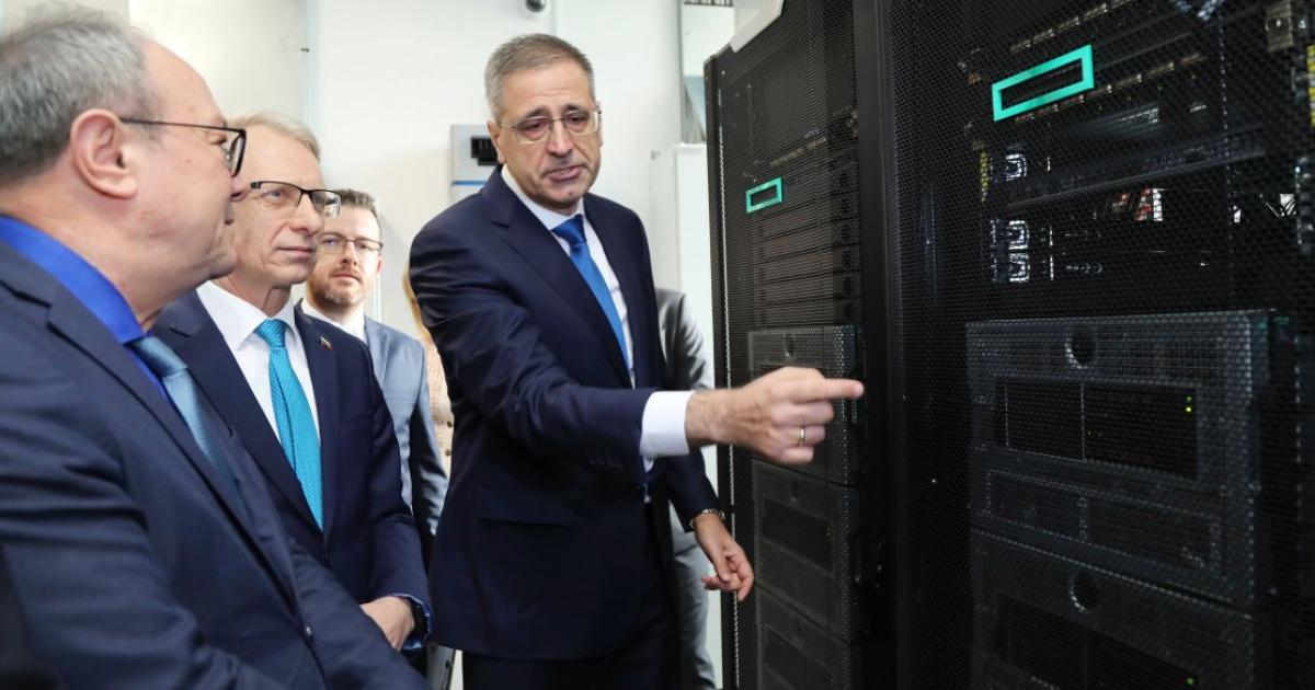 Нов суперкомпютър заработи в България. Казва се Хемус“ и е