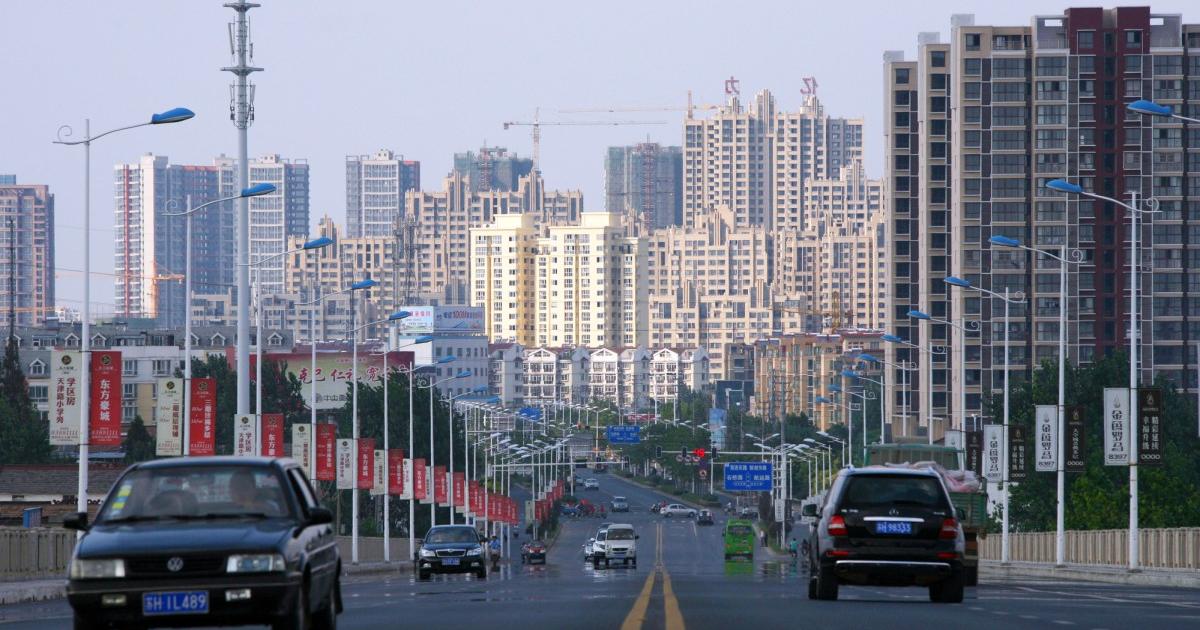 Цените на жилищата в Китай паднаха за трети пореден месец