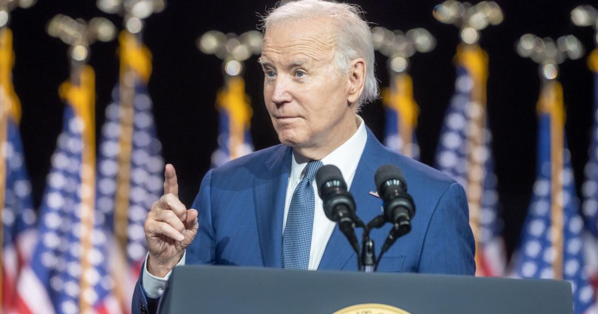 Администрацията на Байдън в петък поиска повече от 105 милиарда