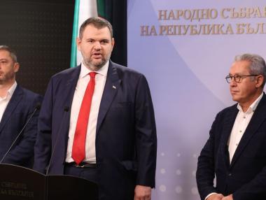 „Лукойл“ е обещал 1.5 млрд. лв. на Денков за запазване на дерогацията