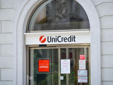 UniCredit купува част от втората най-голяма банка в Гърция