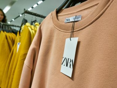 Собственикът на Zara ще произвежда дрехи от рециклиран полиестер