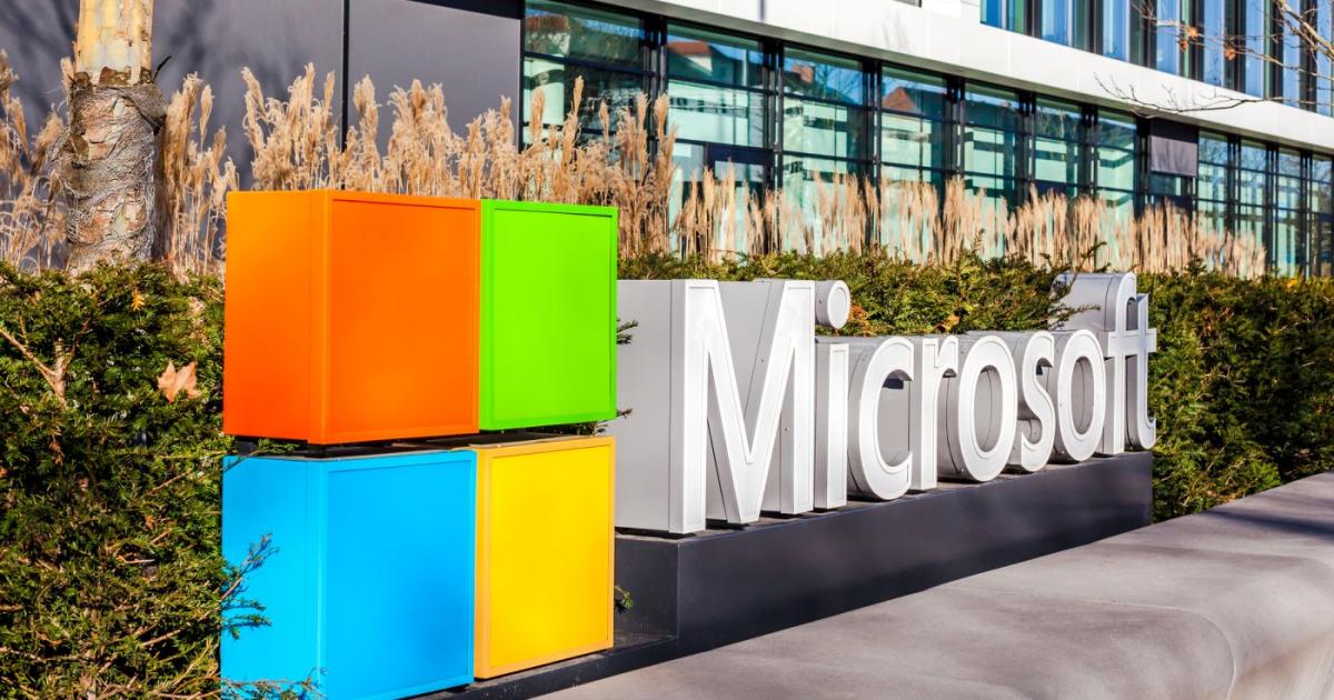 Microsoft изпреварва Alphabet (компанията майка на Google) в надпреварата за