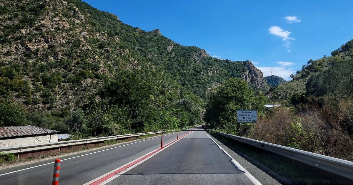 Струма през Кресненското дефиле ИнфраструктураАПИ пусна движението при пътен възел