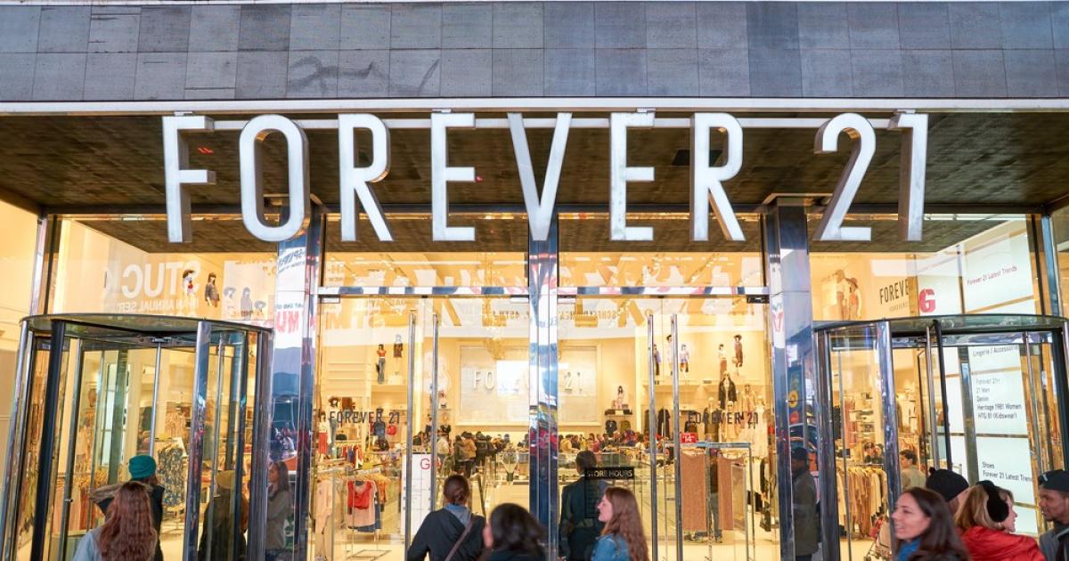 Shein и Forever 21 планират да представят съвместна марка дрехи,