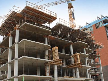 Кои са градовете в Европа с надценени имотни и риск от „балони“?