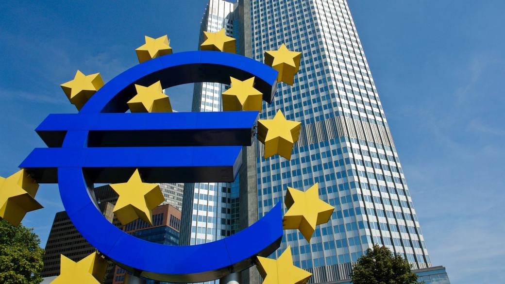 Еврото се промъква в една много евроскептична страна