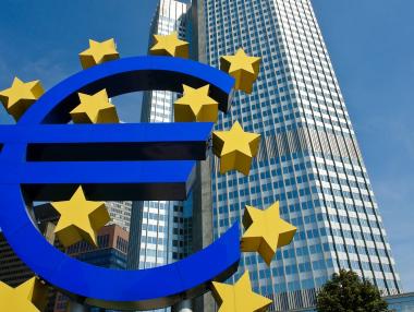 Еврото се промъква в една много евроскептична страна