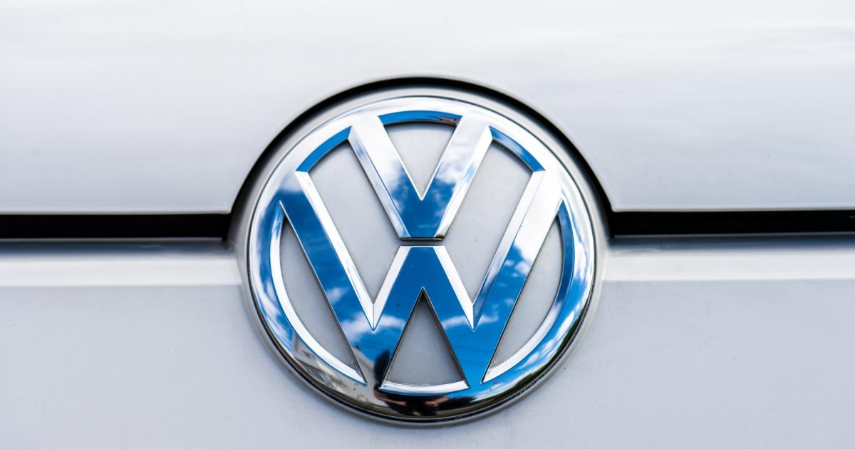 Германският автомобилен концерн Volkswagen AG отлага решението си за определяне