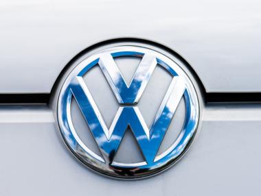 Volkswagen отлага избора на локация за новата си фабрика в Европа