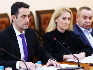 Гвоздейков защити новите такси за жп превозвачите