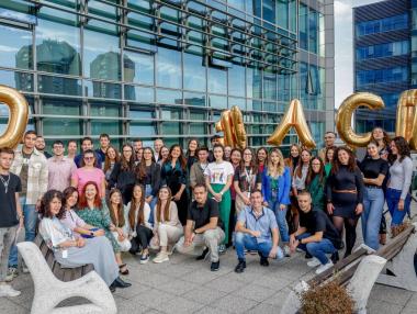 Половината стажанти от лятната програма на Vivacom остават в компанията