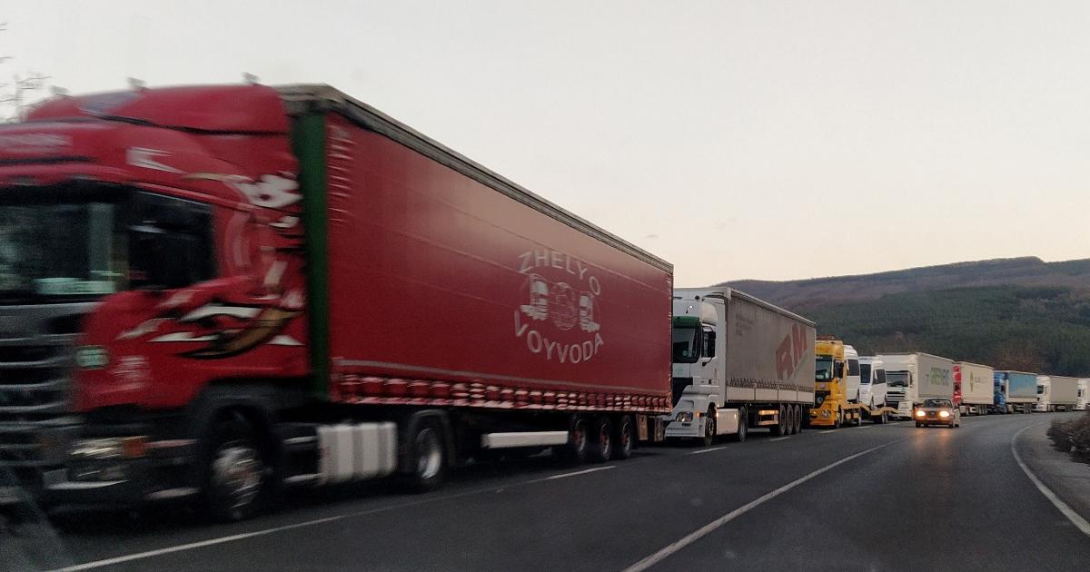 Забраната за движение на тирове по празници, през нощта и