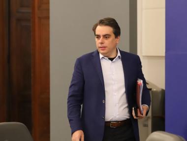 Вечерни новини: България изтегли над 4 млрд. лв. външен заем; Най-големият търг за нови влакове е спрян