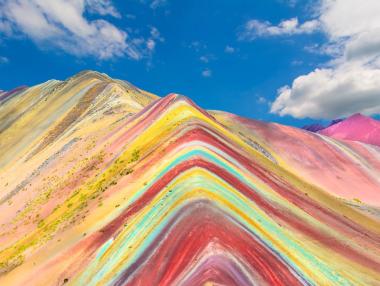 Планината на дъгата – геоложкото чудо на Перу