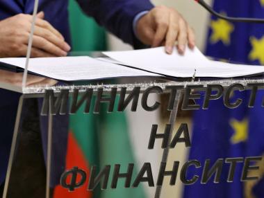 Вечерни новини: Близо 13 млрд. лв. нов дълг в Бюджет 2024; Унгария заплаши България със съд