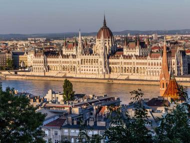 Унгария въвежда „златна виза“ за инвестиции в имоти