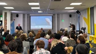 Над 17 000 учители ще бъдат обучени за работа с „Дигиталната раница“