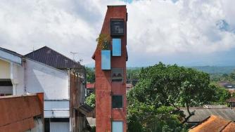 Най-тесният хотел в света, който е широк едва 2.8 метра