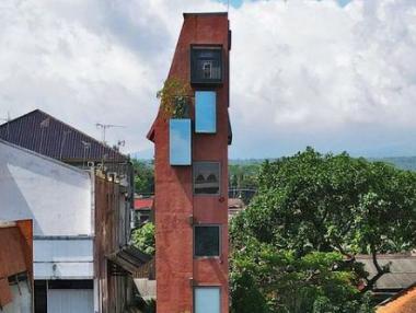 Най-тесният хотел в света, който е широк едва 2.8 метра