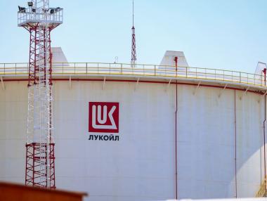 „Лукойл“ дължи 660 млн. лв., но защо няма компенсации за горивата?