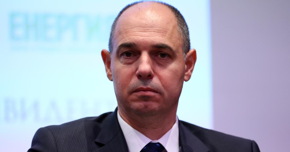 Between 1500 and 2000 MWh from new renewable energy sources