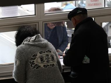 Бизнесът иска чиновниците също да плащат осигуровки