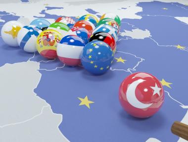 Европа силно се нуждае от нови отношения с Турция