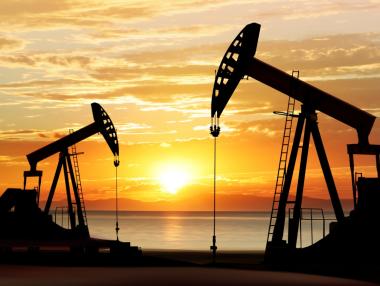 Петролът вече е под 80 долара за барел