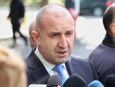 „Озаптете финансовия министър“: Президентът заплаши с вето бюджета на Василев