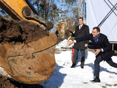 Разширението на метрото към „Слатина“ започна с първа копка на 2 станции