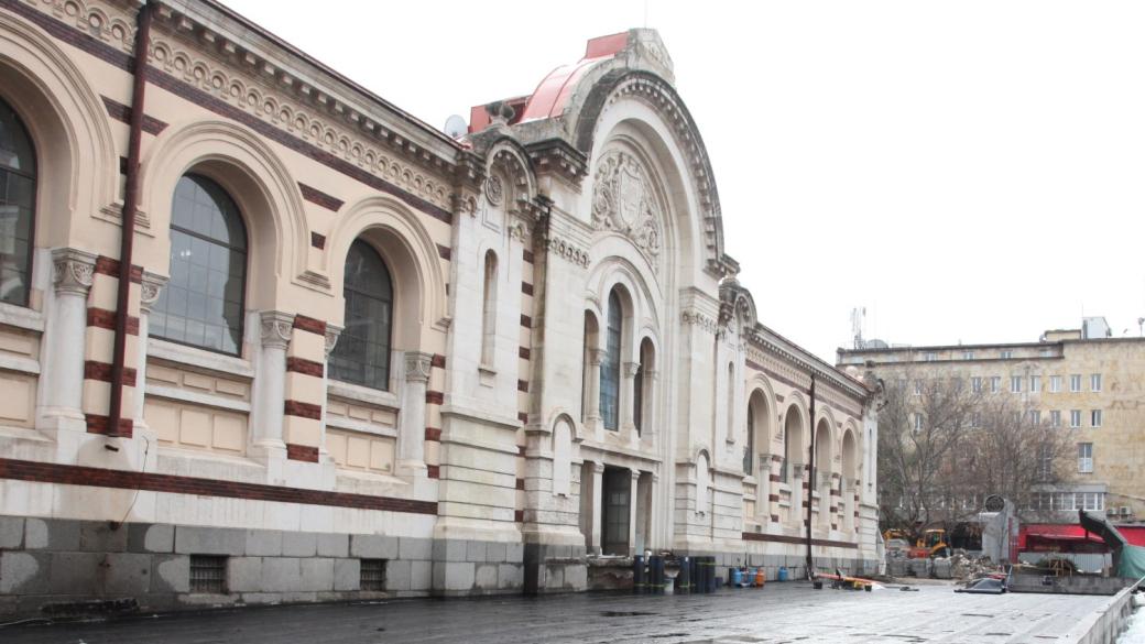 Софийските централни хали отварят през май