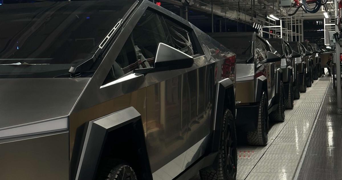 След двугодишно забавяне и множество производствени спънки Tesla най-накрая e